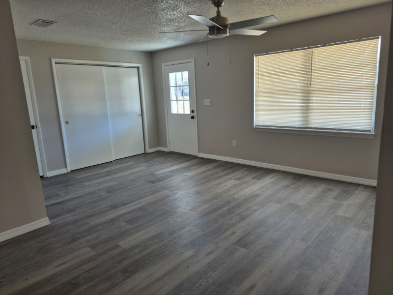 2131 W Greenway Pl - Photo 2 of 20