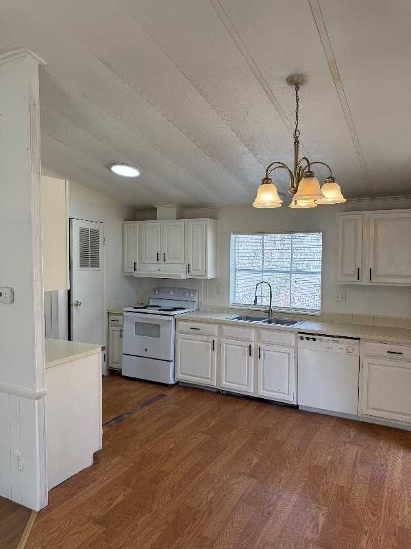 216 N Carpenter St #B - Photo 2 of 10