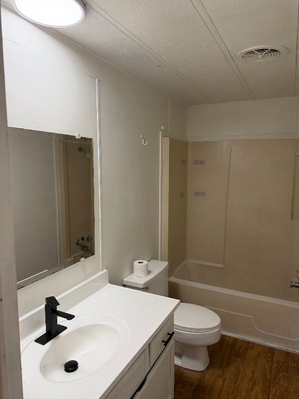 216 N Carpenter St #B - Photo 6 of 10