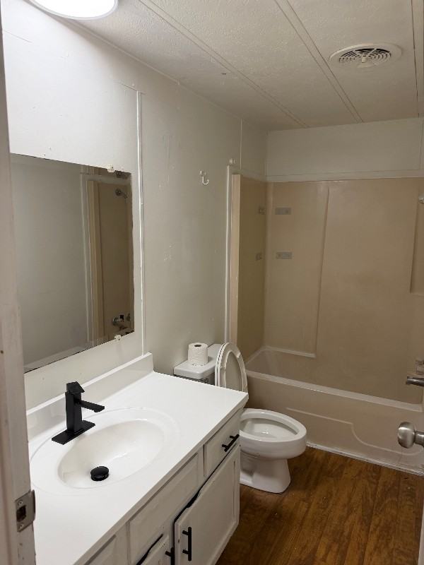216 N Carpenter St #B - Photo 7 of 10