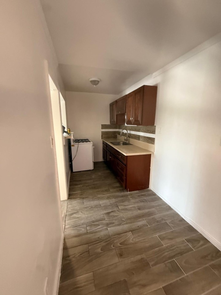 1117 S Norton Ave - Photo 3 of 13