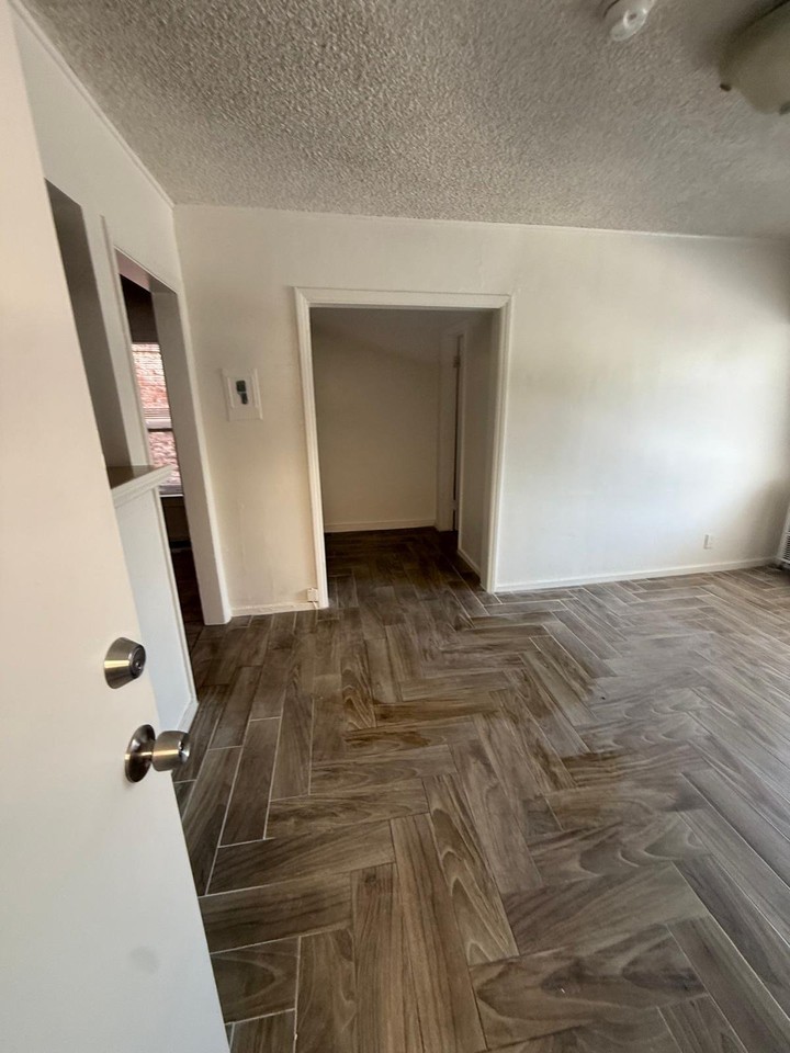 1117 S Norton Ave - Photo 5 of 13
