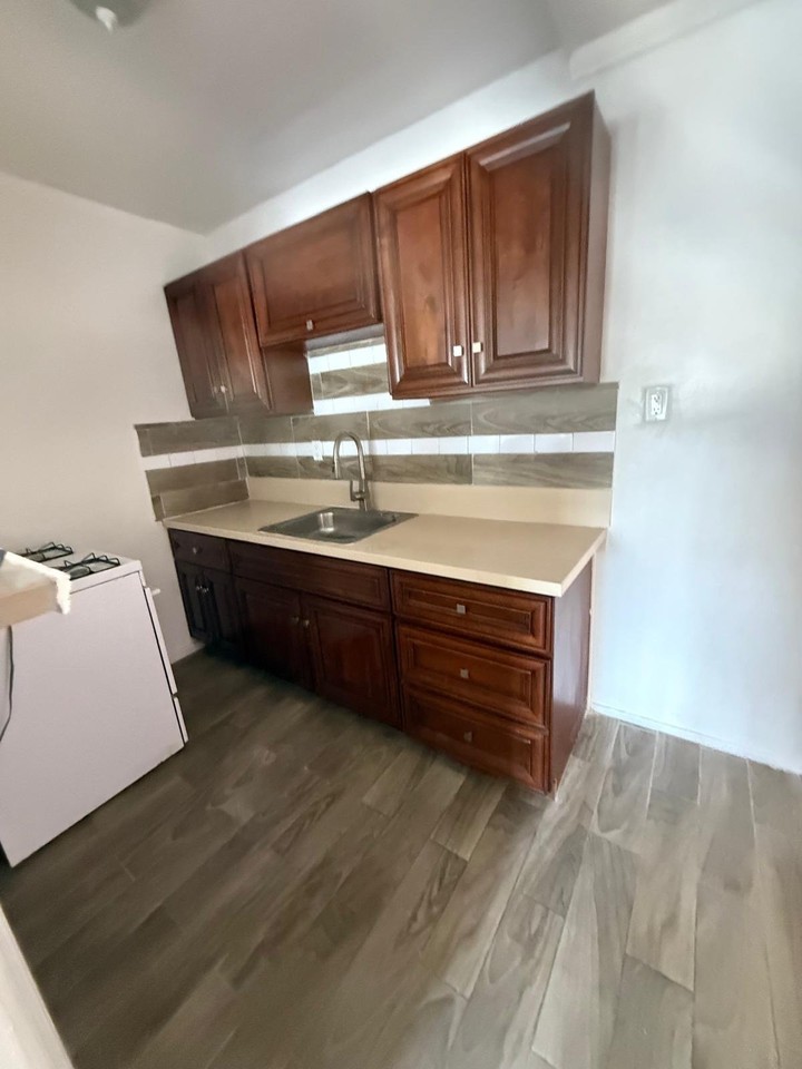 1117 S Norton Ave - Photo 7 of 13