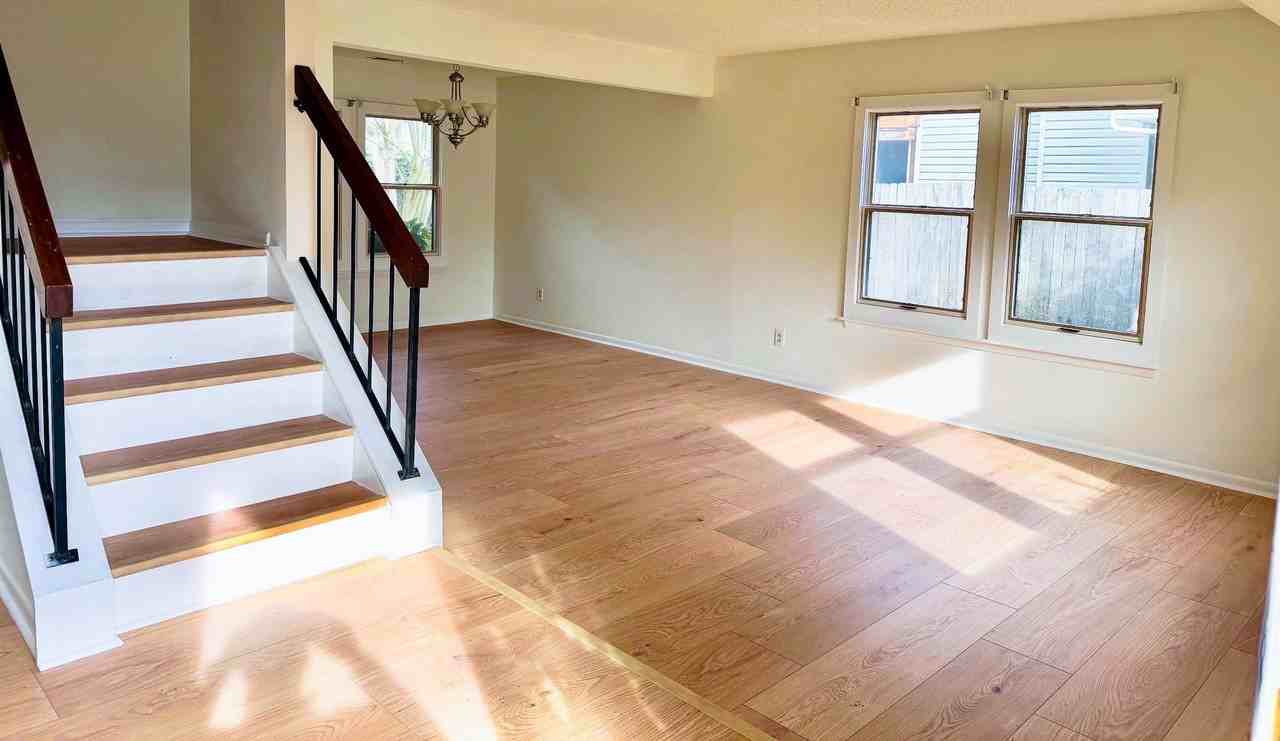 1556 Beachview Dr - Photo 3 of 14