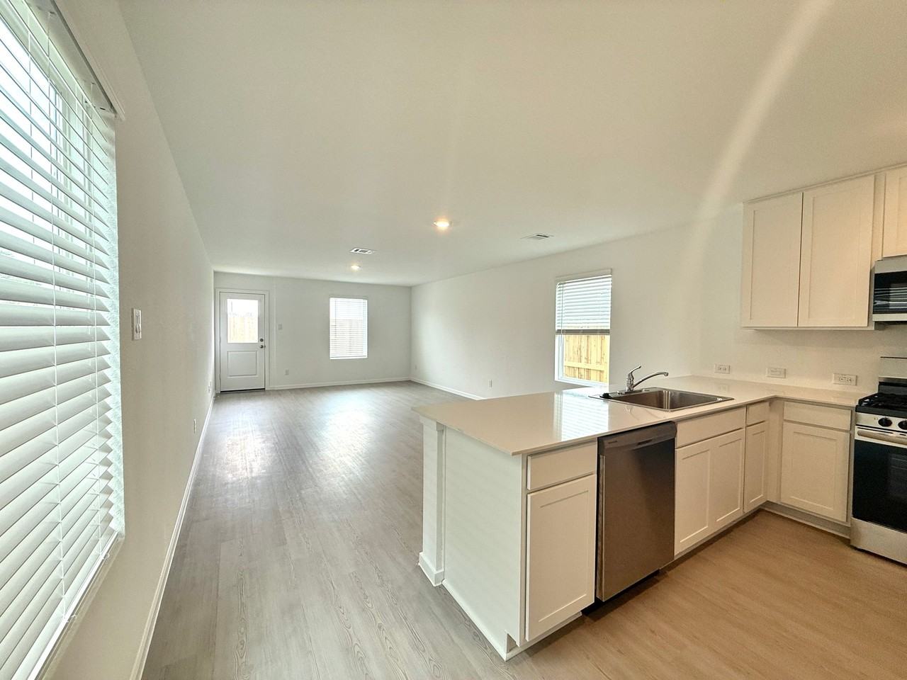 934 Pertuso Ln - Photo 2 of 10