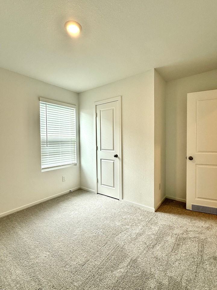 934 Pertuso Ln - Photo 4 of 10