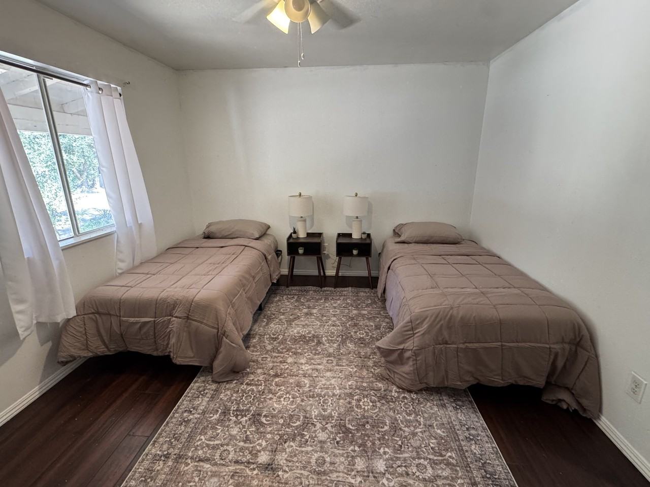 14530 Warren Ave - Photo 3 of 5