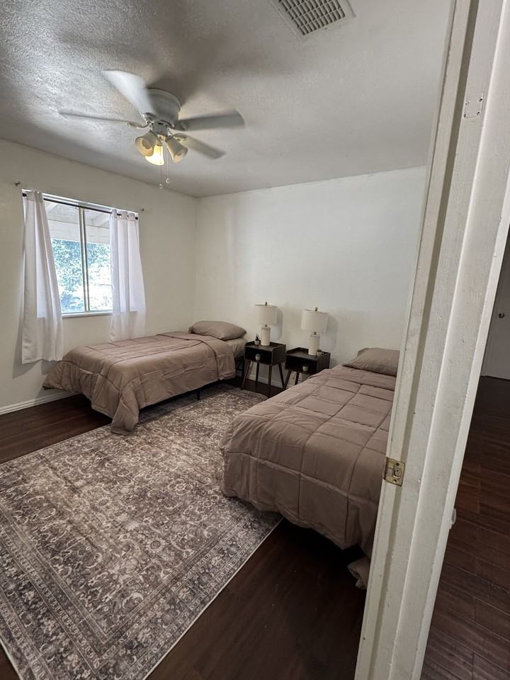 14530 Warren Ave - Photo 4 of 5