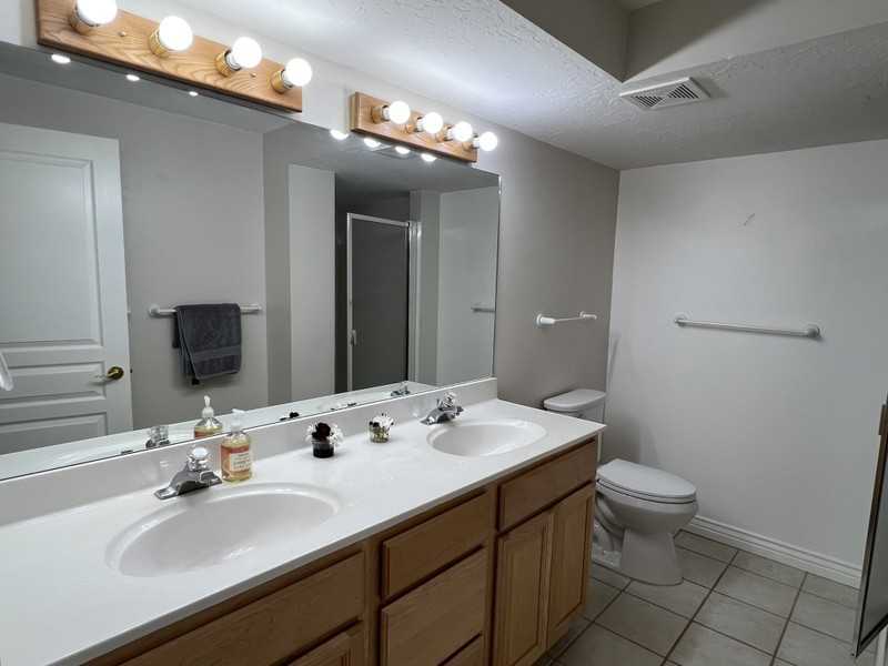 1219 E Bridle Trail Rd - Photo 2 of 20