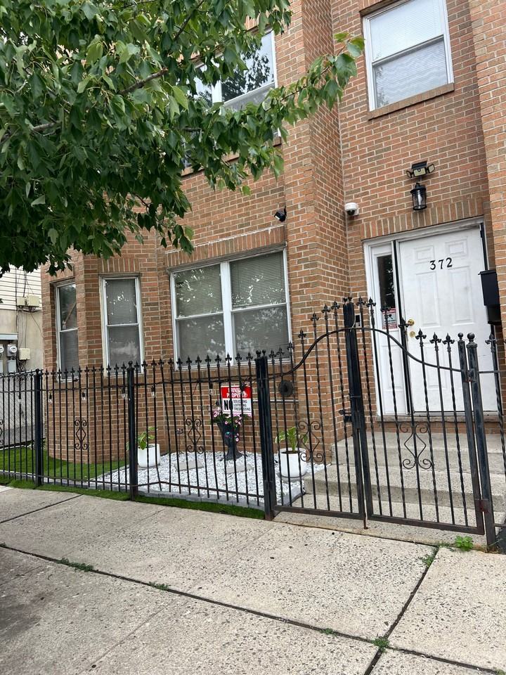 372 Grove St #GL