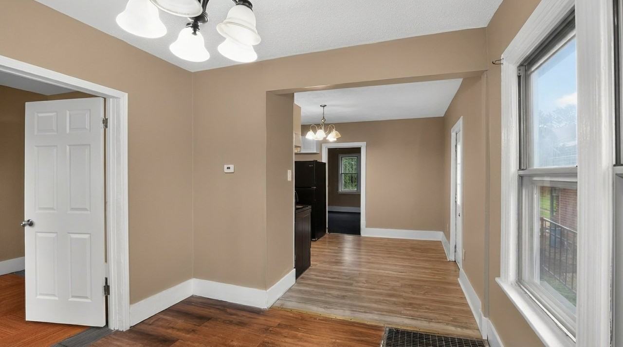 4010 Ravenwood Ave - Photo 2 of 16