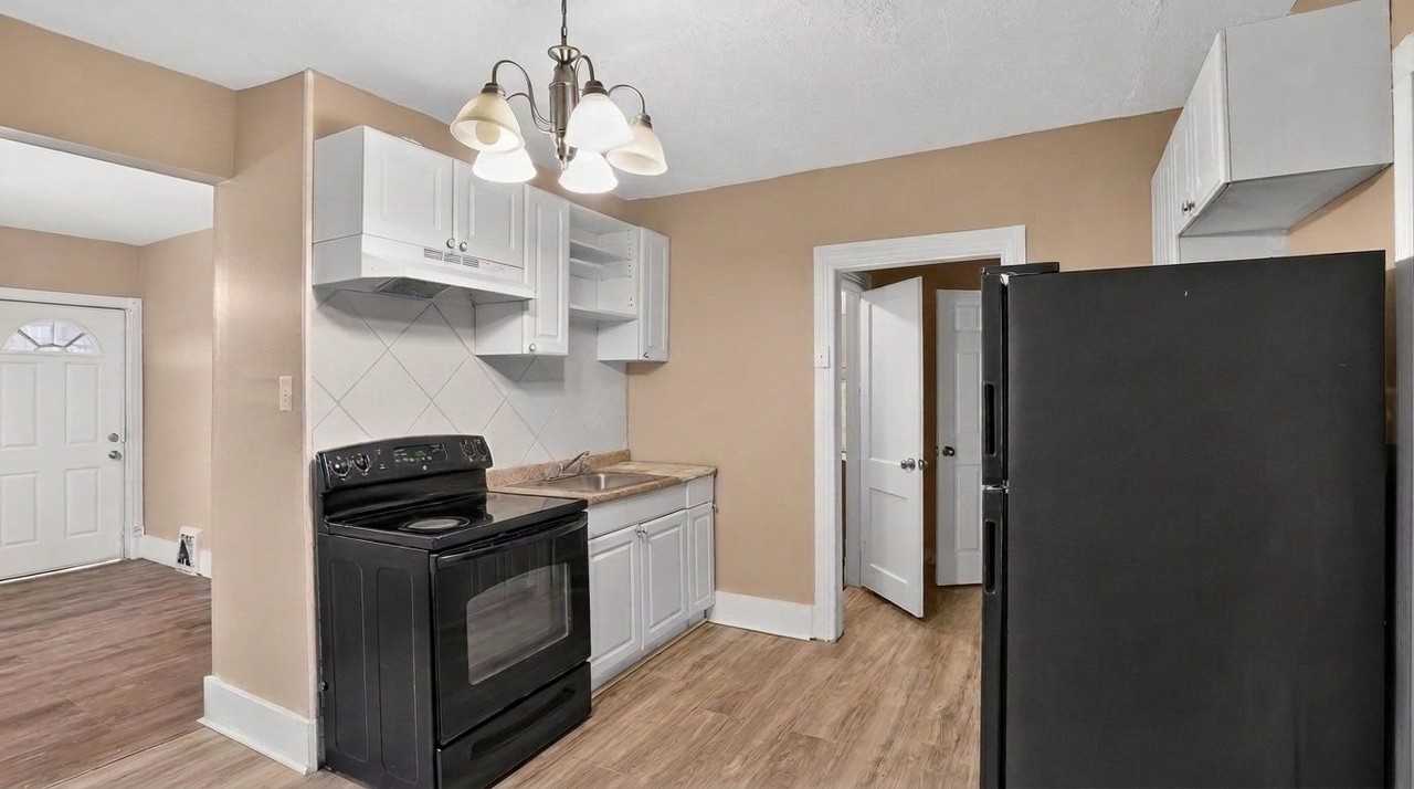 4010 Ravenwood Ave - Photo 4 of 16