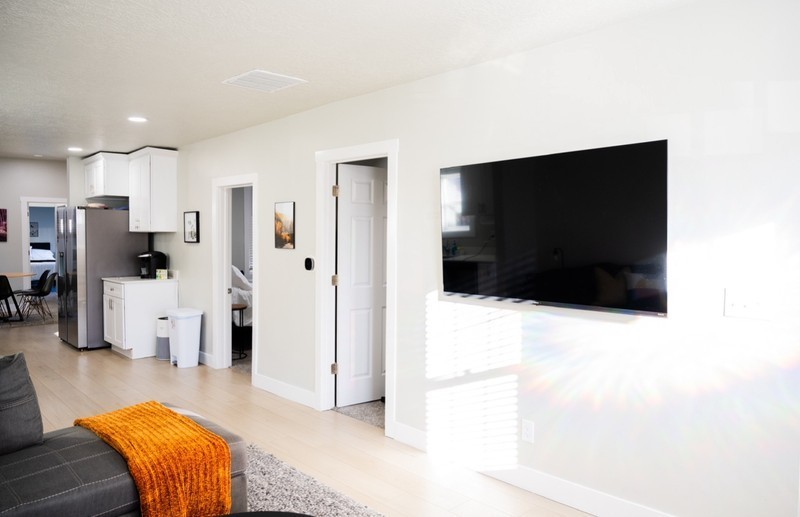 331 E Hampton Ave - Photo 2 of 13