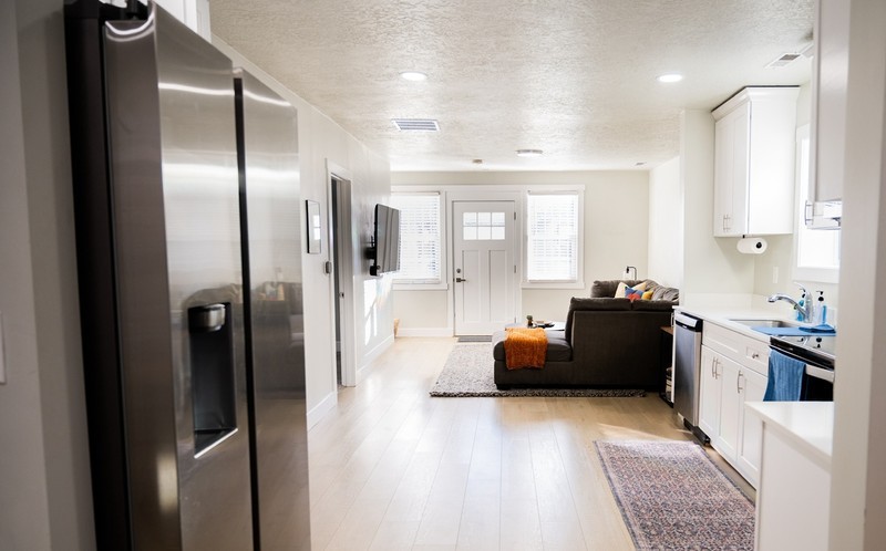 331 E Hampton Ave - Photo 5 of 13