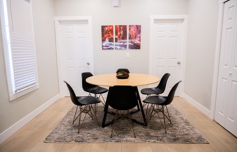 331 E Hampton Ave - Photo 6 of 13