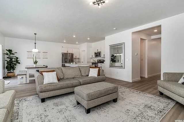 937 E Mecham Ave - Photo 2 of 26