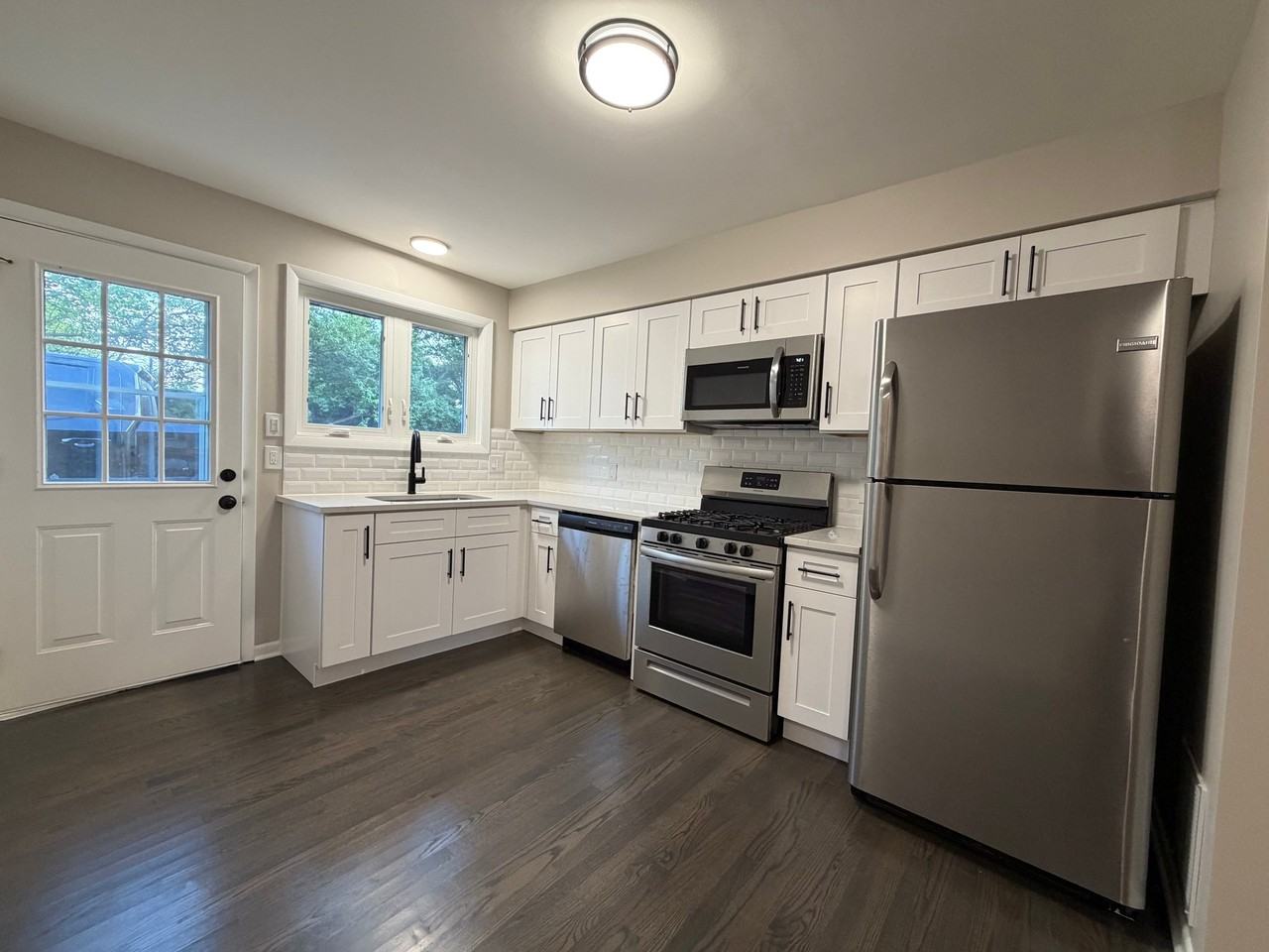 113 Town Crest Dr #D - Photo 3 of 8
