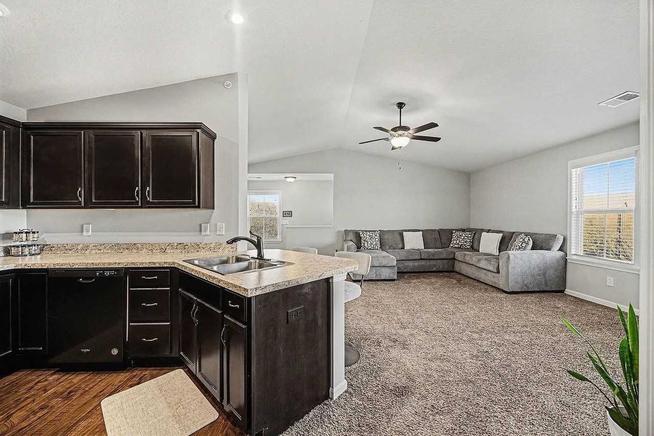 2060 Tanners Cove Rd - Photo 3 of 15