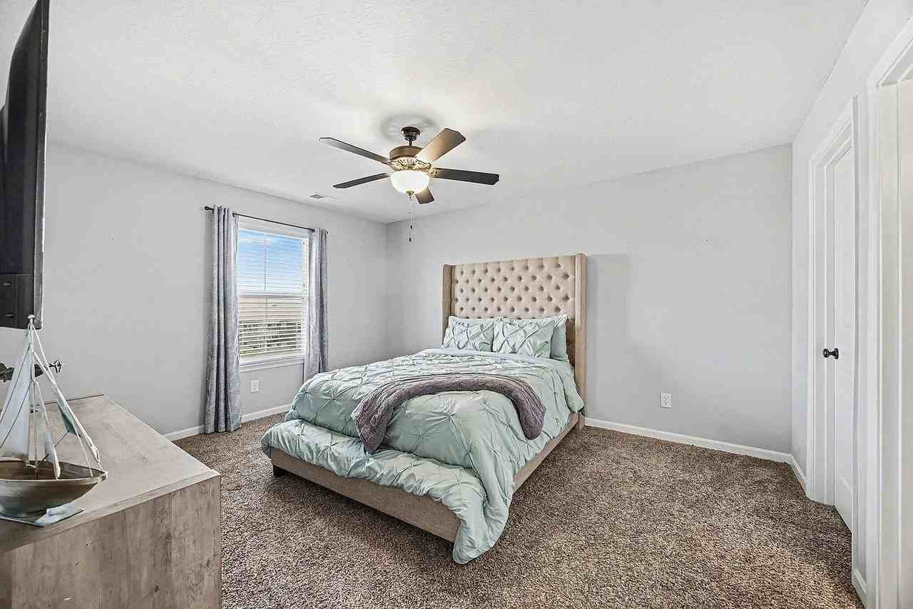 2060 Tanners Cove Rd - Photo 6 of 15