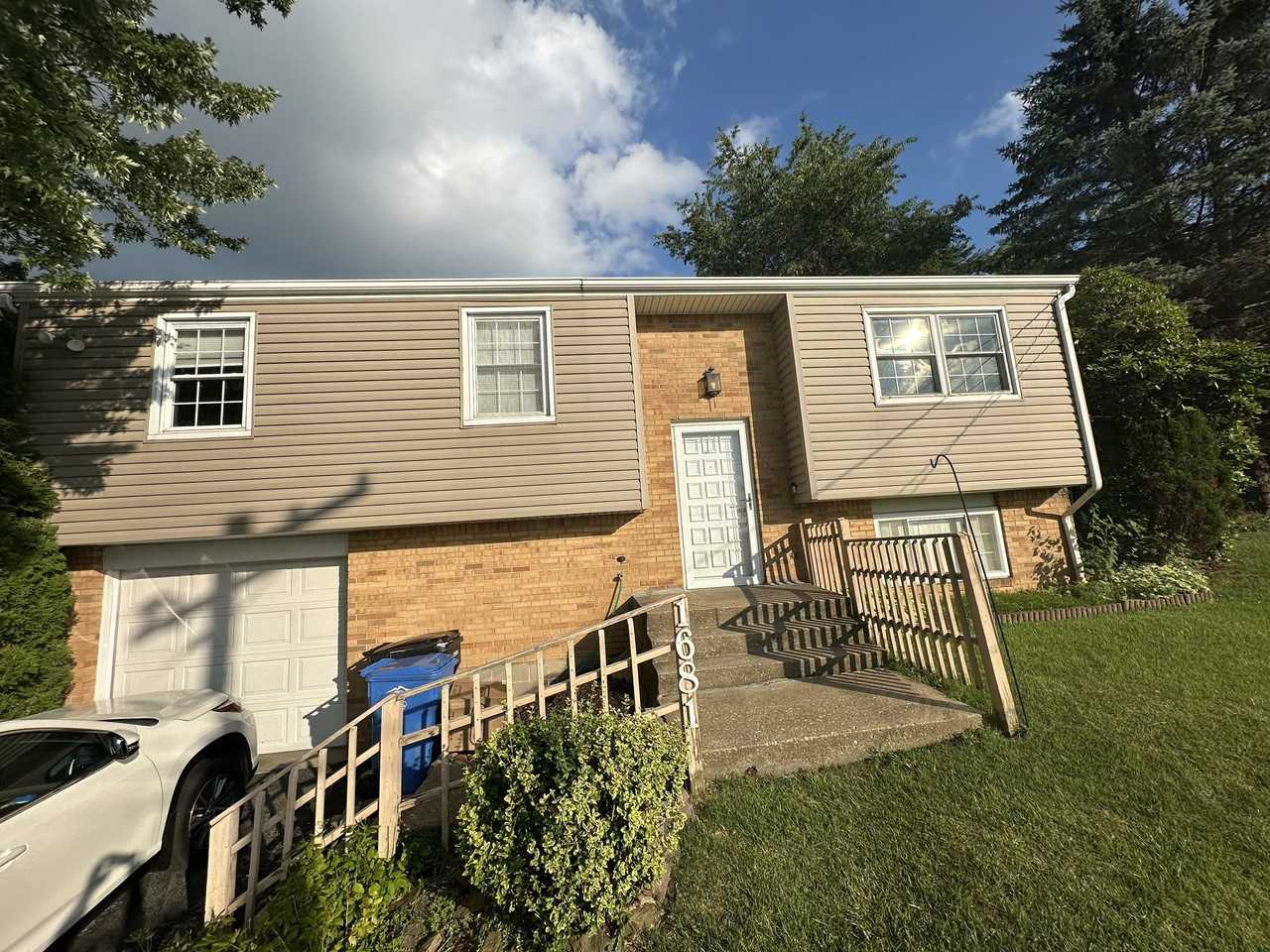 1681 Morris Ave - Photo 2 of 11