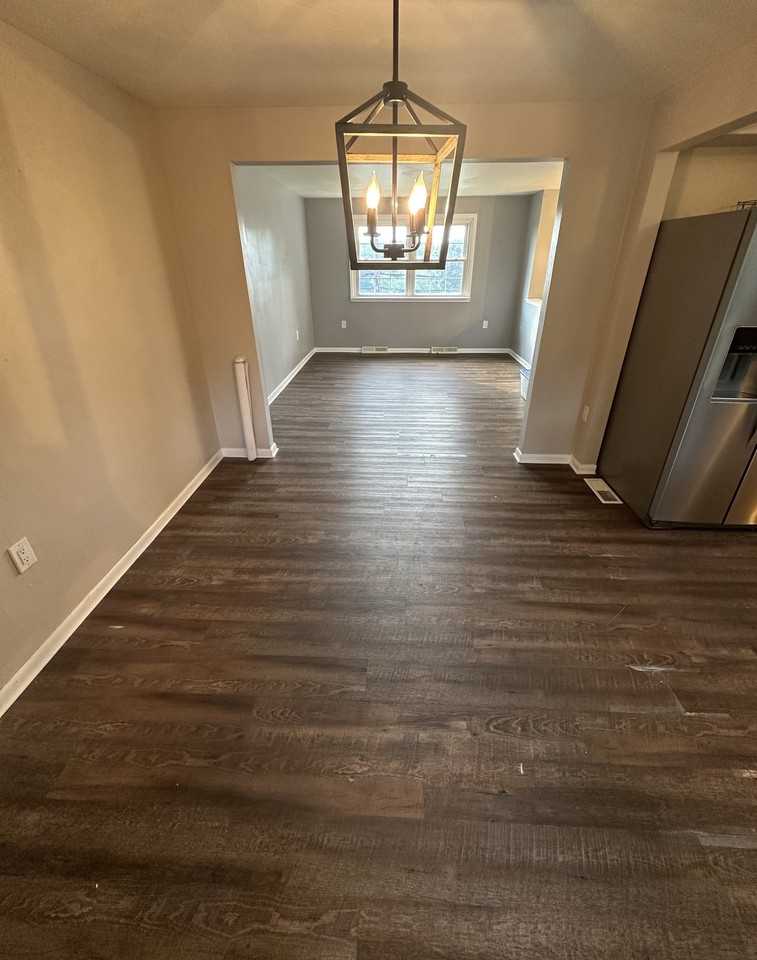 1681 Morris Ave - Photo 4 of 11