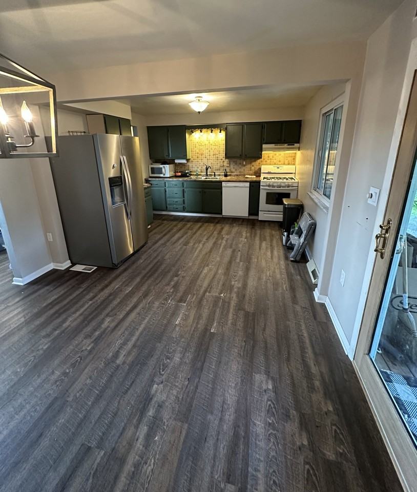 1681 Morris Ave - Photo 5 of 11