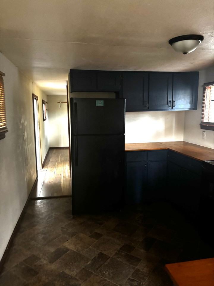 1294 Glendale Ave - Photo 3 of 7