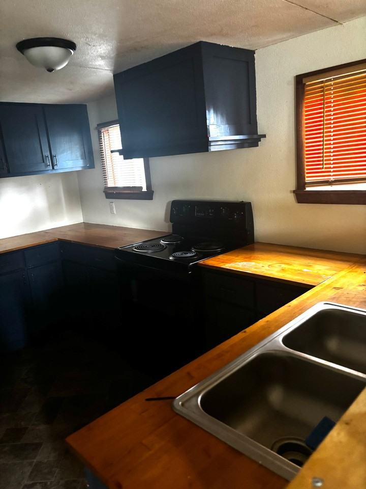 1294 Glendale Ave - Photo 4 of 7