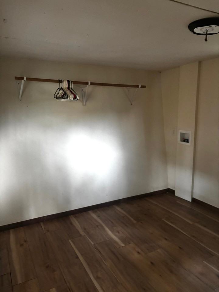 1294 Glendale Ave - Photo 5 of 7