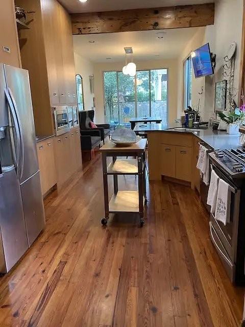1024 Philip St - Photo 4 of 15