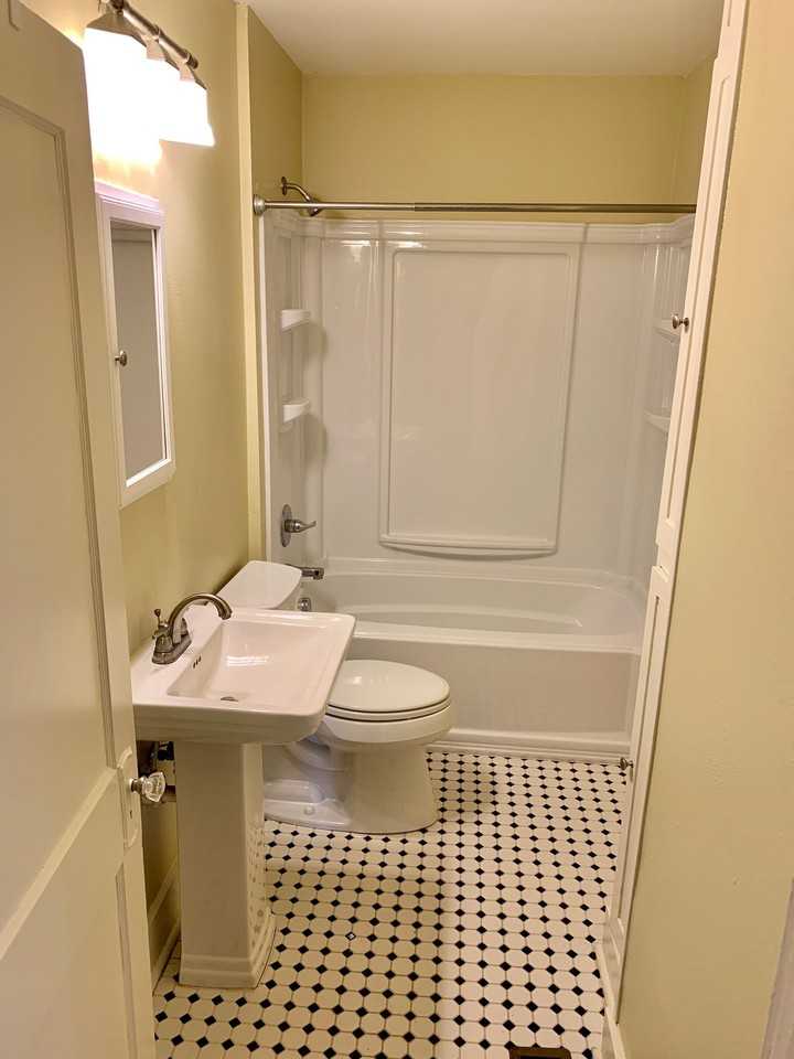2104 Scott St #2 - Photo 6 of 7