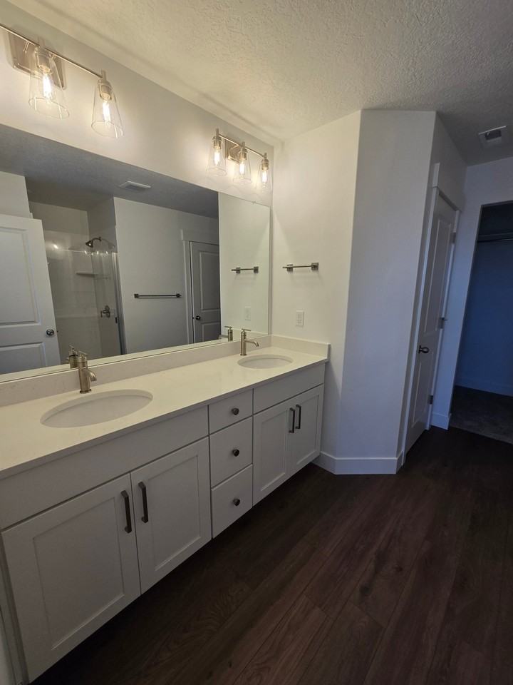 4816 S Heartwood Rd - Photo 3 of 10