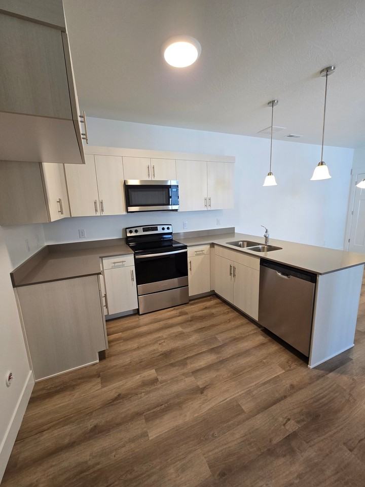 4668 S Olive Ave - Photo 6 of 16