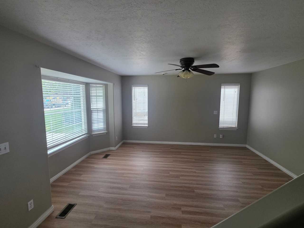 1486 E St - Photo 2 of 20