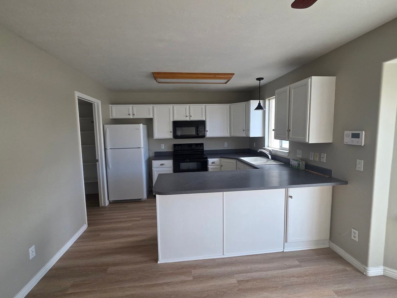 1486 E St - Photo 4 of 20