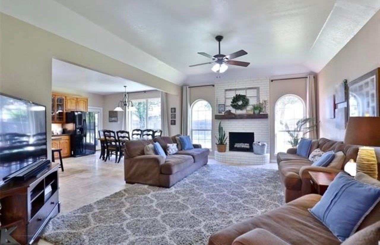 714 4th St - Photo 4 of 17