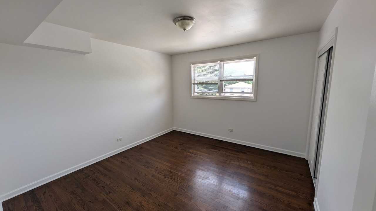 2654 W Rascher Ave #303 - Photo 3 of 16