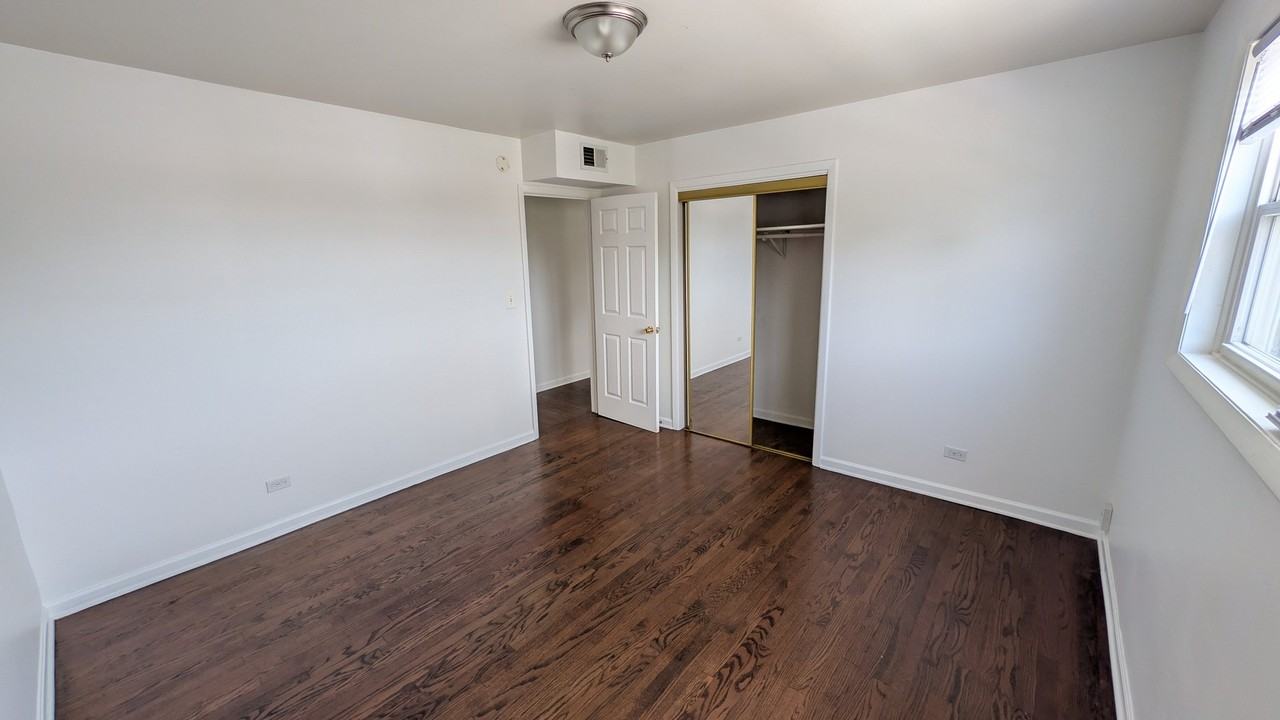 2654 W Rascher Ave #303 - Photo 4 of 16