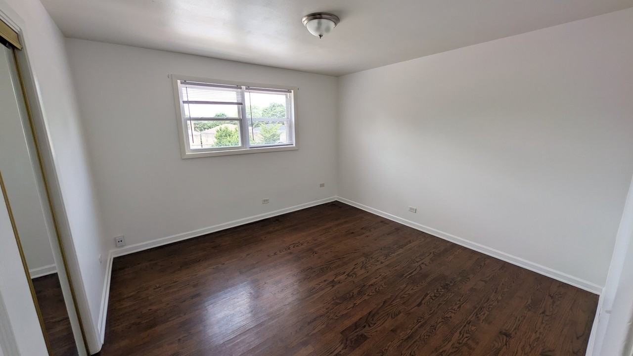 2654 W Rascher Ave #303 - Photo 5 of 16