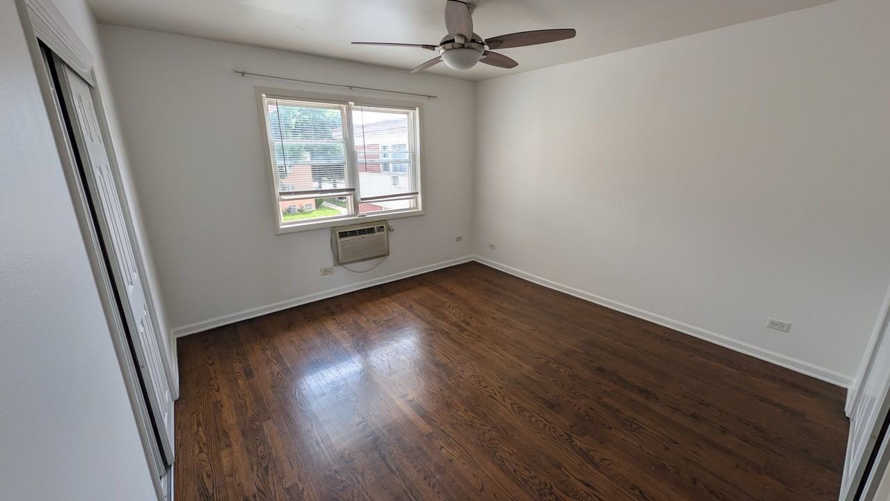 2654 W Rascher Ave #303 - Photo 7 of 16