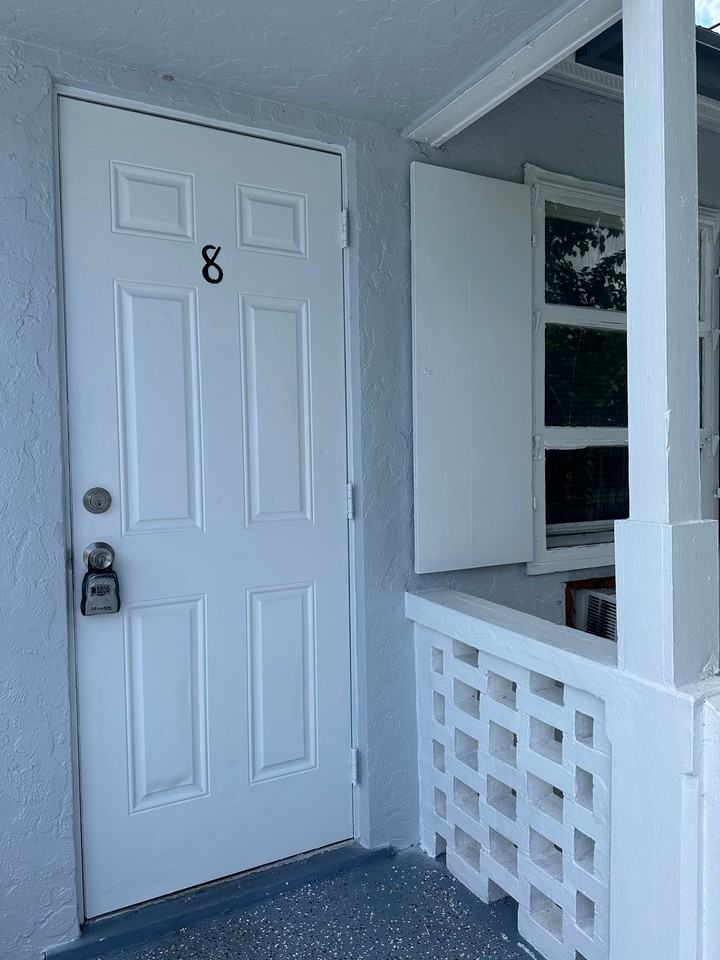 17 Detroit St #8 - Photo 2 of 9