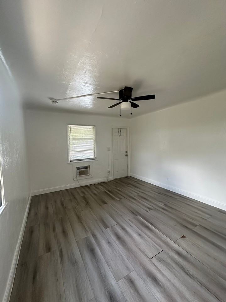 17 Detroit St #8 - Photo 3 of 9