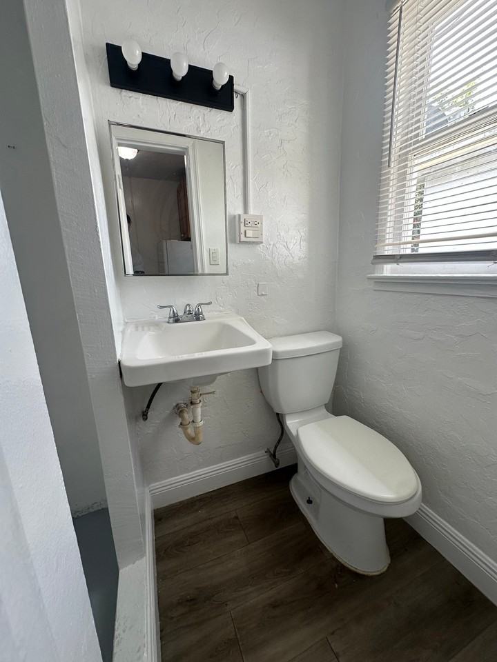 17 Detroit St #8 - Photo 5 of 9
