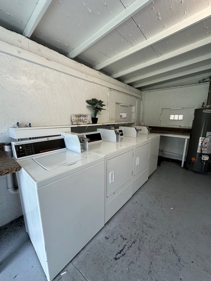 17 Detroit St #8 - Photo 6 of 9