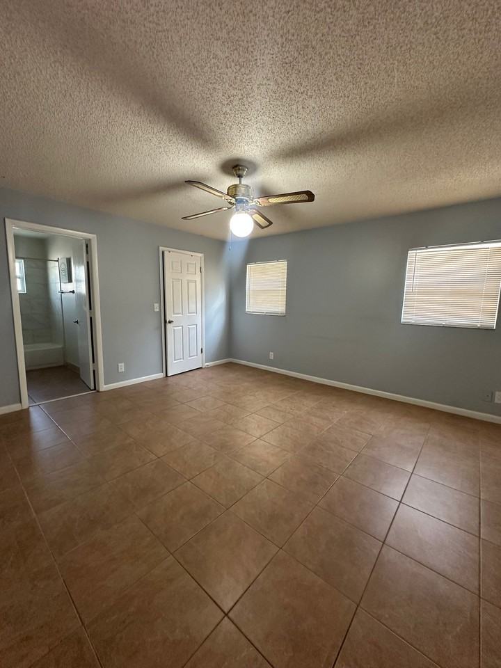 641 W 9th St #2 - Photo 7 of 18