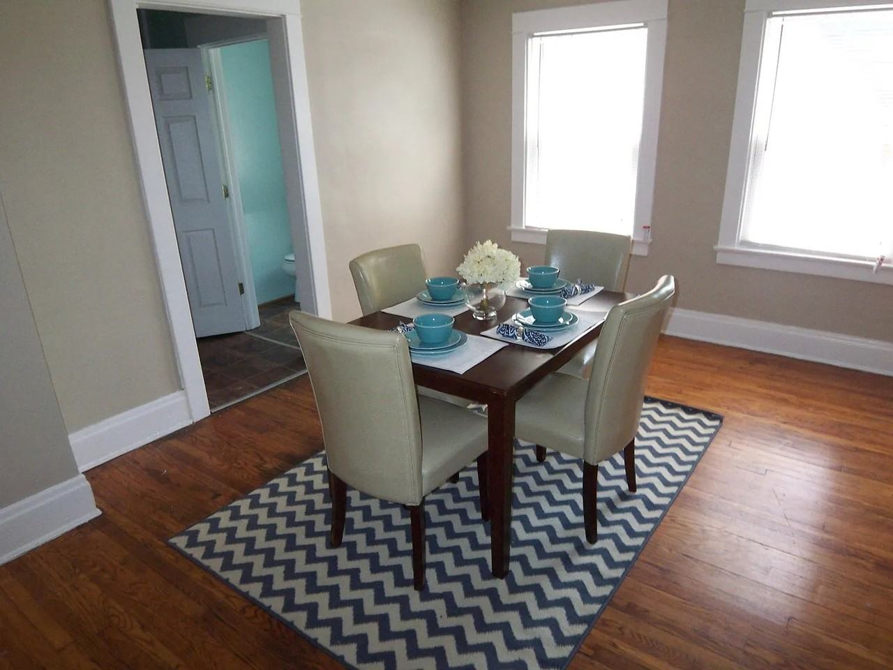 1118 S Plymouth Ave - Photo 3 of 10