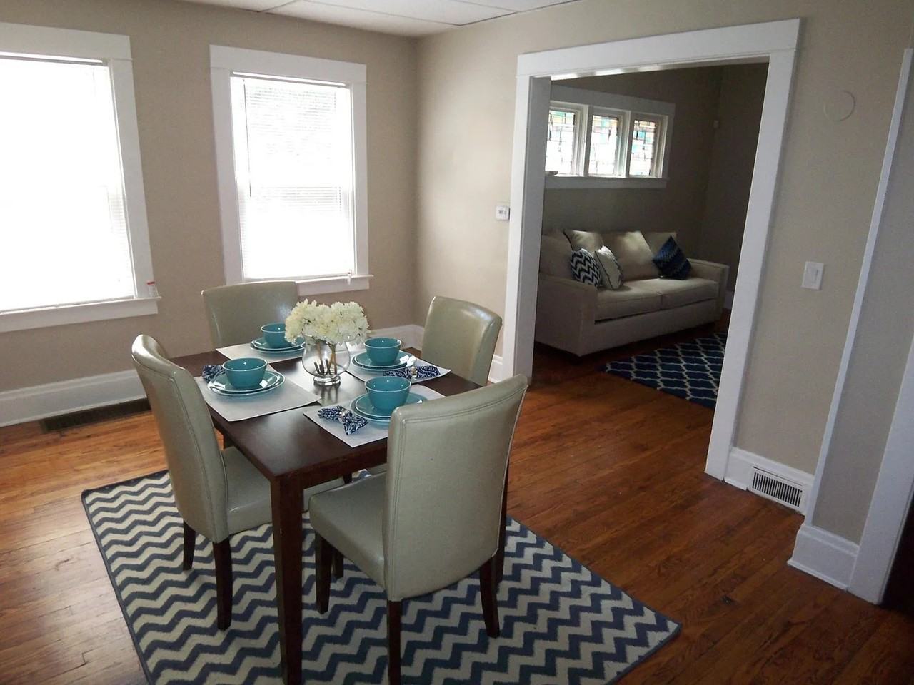 1118 S Plymouth Ave - Photo 4 of 10