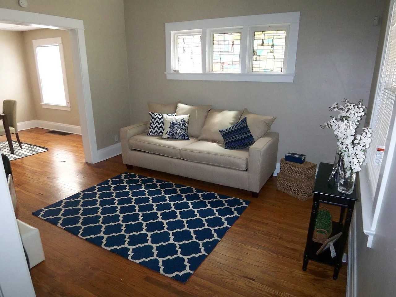 1118 S Plymouth Ave - Photo 5 of 10