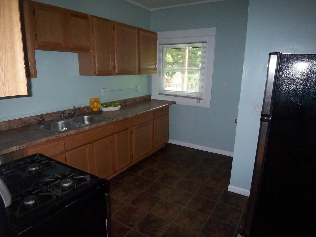 1118 S Plymouth Ave - Photo 7 of 10