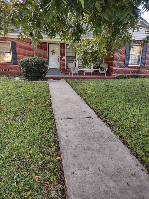 308 N Trinity St - Photo 4 of 13